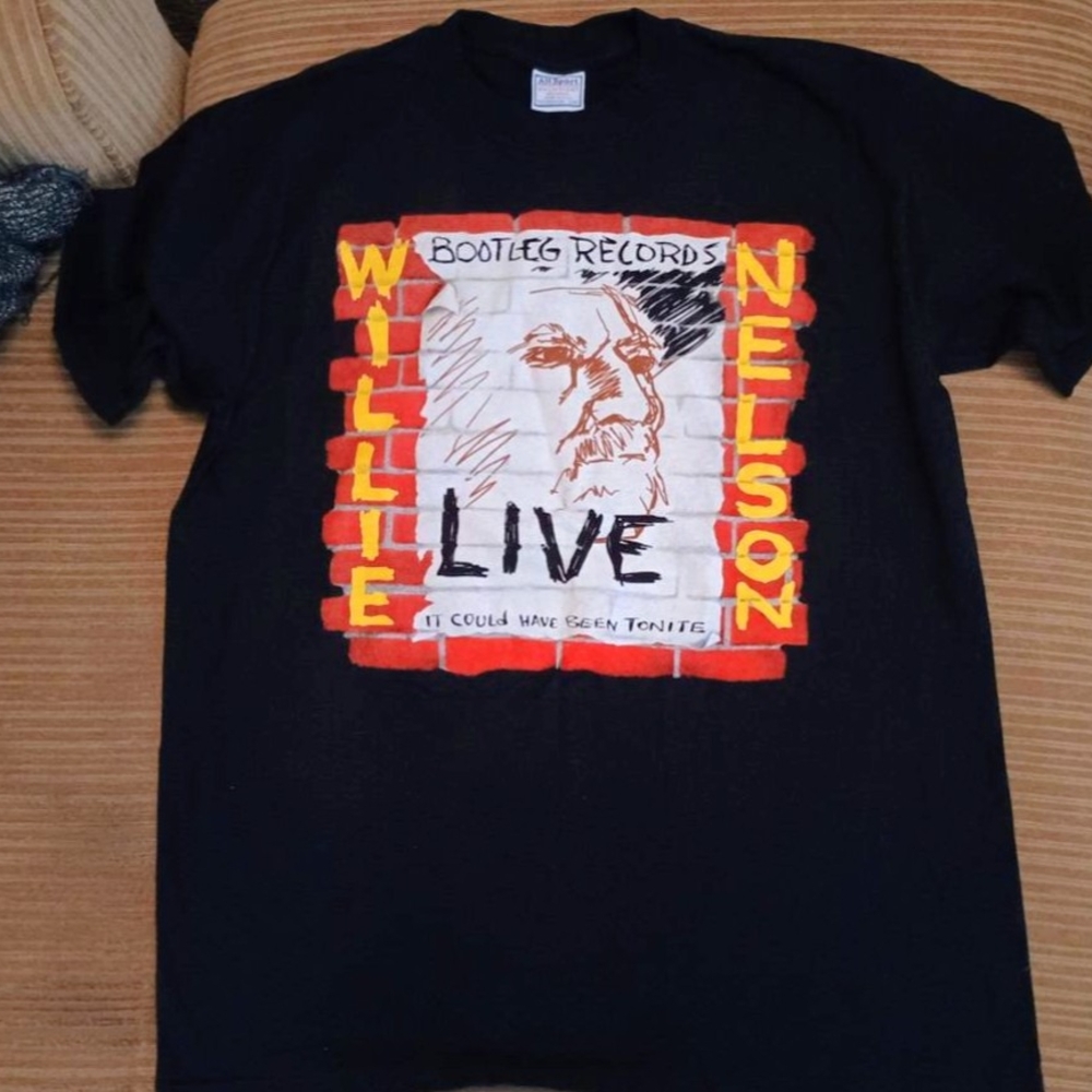Willie Nelson Live Graphic T-Shirt